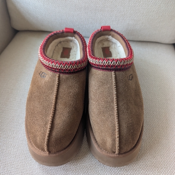 UGG Tazz II Tan Slippers with Red Trim - Picture 7 of 9